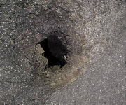 부천 괴안동서 새벽 10cm 싱크홀 발생…차량 통제