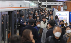 지하철 3호선 일산선 단전으로 제한 운행…출근길 혼잡
