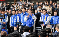 화성 동탄호수공원 찾은 이재명 대표 [포토뉴스]