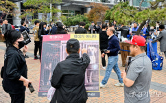 뜬장 설치한 평택 불법 개농장 규탄합니다 [포토뉴스]