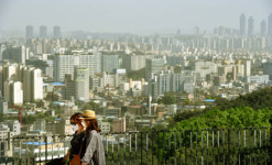 황사로 뿌연 하늘…일교차 10도 이상 [날씨]
