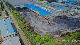 화마가 지나간 안성 LNG 보냉재 제조 공장 [포토뉴스]