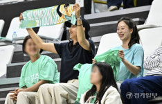 KT, KBL 챔피언결정전 2차전 KCC에 101-97로 승리 [포토뉴스]