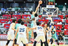 KT, KBL 챔피언결정전 2차전 KCC에 101-97로 승리 [포토뉴스]