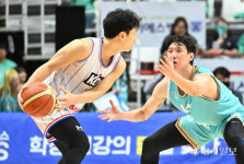 KT, KBL 챔피언결정전 2차전 KCC에 101-97로 승리 [포토뉴스]