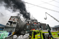 안산 반월공단 스티로폼 제조공장 화재… 인명피해 없어