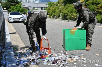 인천에 떨어진 오물 풍선 잔해 수거 [포토뉴스]