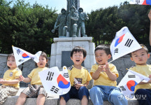 인천상륙작전기념관 찾은 어린이들 [포토뉴스]