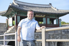 안양소년원 찾은 폴 포츠, “절대 포기하지 마라” [인터뷰 줌-in]
