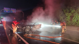 수도권2순환道 빗길 주행하다 중앙분리대 쾅… 3명 사상