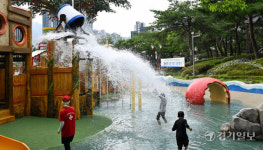과천 문원체육공원 물놀이장 개장 [포토뉴스]