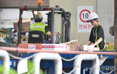 14·15일 택배 쉬는 날... 분주한 물류센터 [포토뉴스]