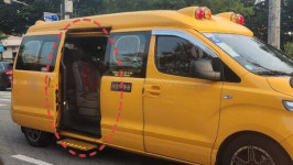 문 열린 채 주행한 어린이 보호 차량...아찔