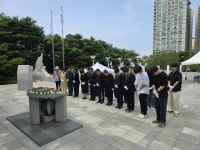 수원 태장고, 광복절 맞아 수원시의회와 현충탑 참배