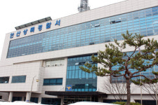 “황색등에 통과하려다…” 5명 숨진 안산 승합차 전복 참변