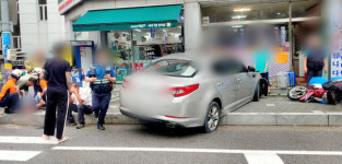 용인서 승용차가 행인과 건물 들이받아...1명 부상