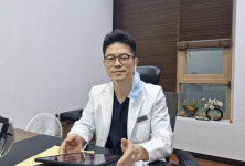 “마음의 흉터도 지워지길”…위기청소년 몸의 상처 지워주는 이광호 원장