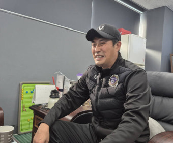 FC안양 승격 이끈 유병훈 감독 “꿈을 현실로 만들어 기뻐”