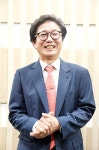 문광만 경기도시각장애인협회 시흥시지회장 “어둠 속에서 피어나는 빛을 찾아 세상에 나누다”