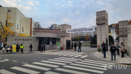 사라진 응원 문화에 조용한 시험장 앞 [2025 수능]