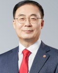'아들 특혜채용 혐의'...김세환 전 선관위 사무총장 구속영장 청구