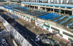 폭설피해 안양농수산물도매시장 청과동 지붕 철거 시작 [포토뉴스]