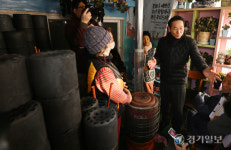 한파에 덜덜 ‘패딩으로 버텨’… 보일러는 사치, 냉골의 쪽방촌