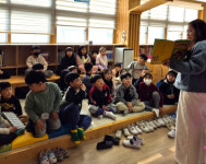 “엄마들이 책 읽어주니 너무 재미있어요”… 김포초교, ‘책 읽어주는 엄마’ 프로그램 화제