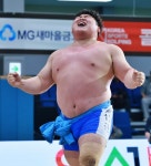 수원시청 서남근, ‘퍼펙트 우승’…통산 3번째 백두장사 등극