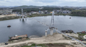 여주 남한강 출렁다리 정식 개통 앞두고 임시개방 [포토뉴스]