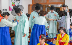 성년의날 앞두고 전통성년례 재현 [포토뉴스]