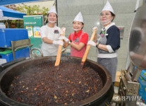 과천 포레드림아파트에서 열린 짜장 나눔 행사 [포토뉴스]