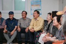 이재준 수원시장, 경로당 찾아 더위로 겪는 어려움 공감 [포토뉴스]