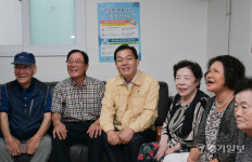 이재준 수원시장, 경로당 찾아 더위로 겪는 어려움 공감 [포토뉴스]