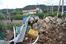 쑥대밭 된 가평 신상리 마을 [포토뉴스]