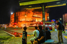 시뻘건 수원 권선구 모델하우스 화재 현장 [포토뉴스]