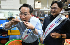“인천 강화 수산물, 안전합니다”…유정복 시장, 외포항 현장 방문