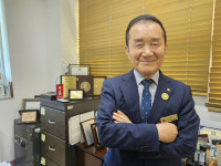 소외이웃 자립 도와... 30년 나눔의 삶 손의섭 매그너스 의료재단 이사장