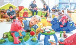 ‘배우는 할빠’의 등장…진화하는 조부모 육아 지원 프로그램 [우당탕탕 할아버지 육아일기②]