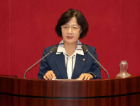 추미애 “매 들어야 어른의 도리”…이낙연 만난 文에 쓴소리