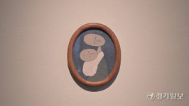 “사진첩에 담긴 비극과 희극” 수원시립미술관, 한국근현대미술전 ‘머무르는 순간, 흐르는 마음’ [전시리뷰]