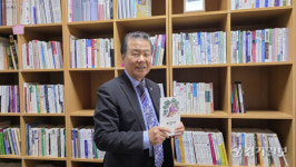 호기심 가득한 여든 한 살의 시인 김훈동 “세상에 노인은 없죠” [저자와의 만남]