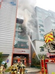 고양 행신동 자동차검사소 화재…소방관 1명 중상