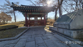 고층 아파트 속 ‘대동비’… 마을 ‘애물단지’ 전락 [문화재에 가려진 주민의 삶②]