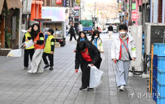 거리를 깨끗하게 가천청소년 봉사단, 인천 구월로 환경정화 나서 [포토뉴스]
