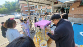 “교장선생님이 팝콘 요리사”…안산 덕인초 등굣길 깜짝 선물