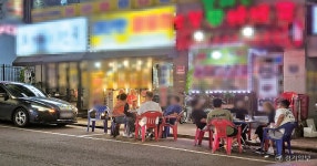 여름철 가게 밖 ‘불법 장사’…주민 ‘불쾌지수’ 폭발 [현장, 그곳&]