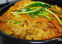 김치찜에 밥 한 그릇이면...