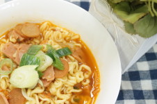 얼큰한 부대찌개 맛에 푹 빠졌어요..부대찌개 라면``