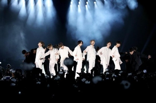 해외 가수 최초로 사우디서 스타디움 오른 방탄소년단 "사우디 아미 감사해" | jobsN | 포스트